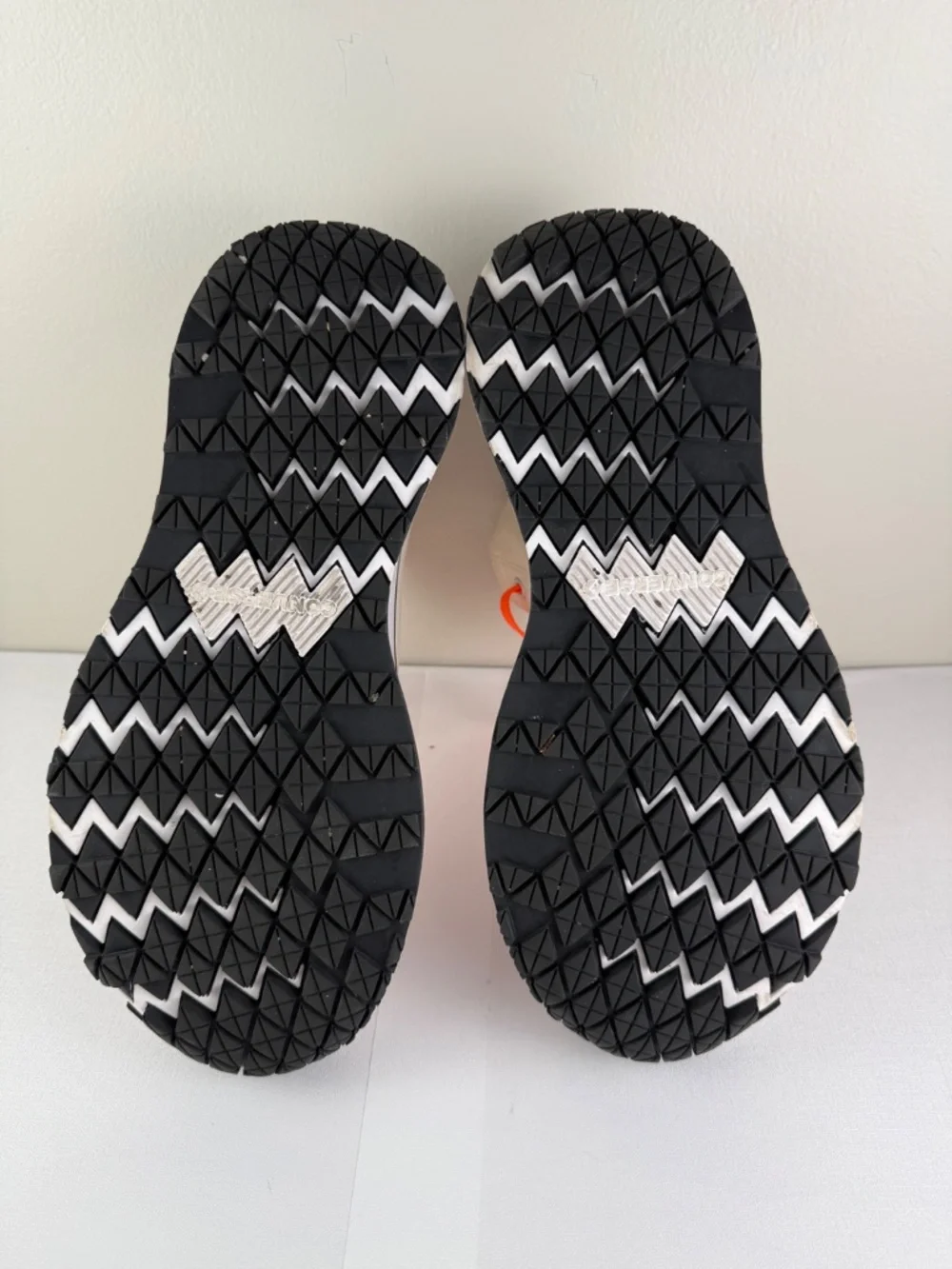 Converse Athletic Shoes Sneakers for Men - Picture 9 of 10